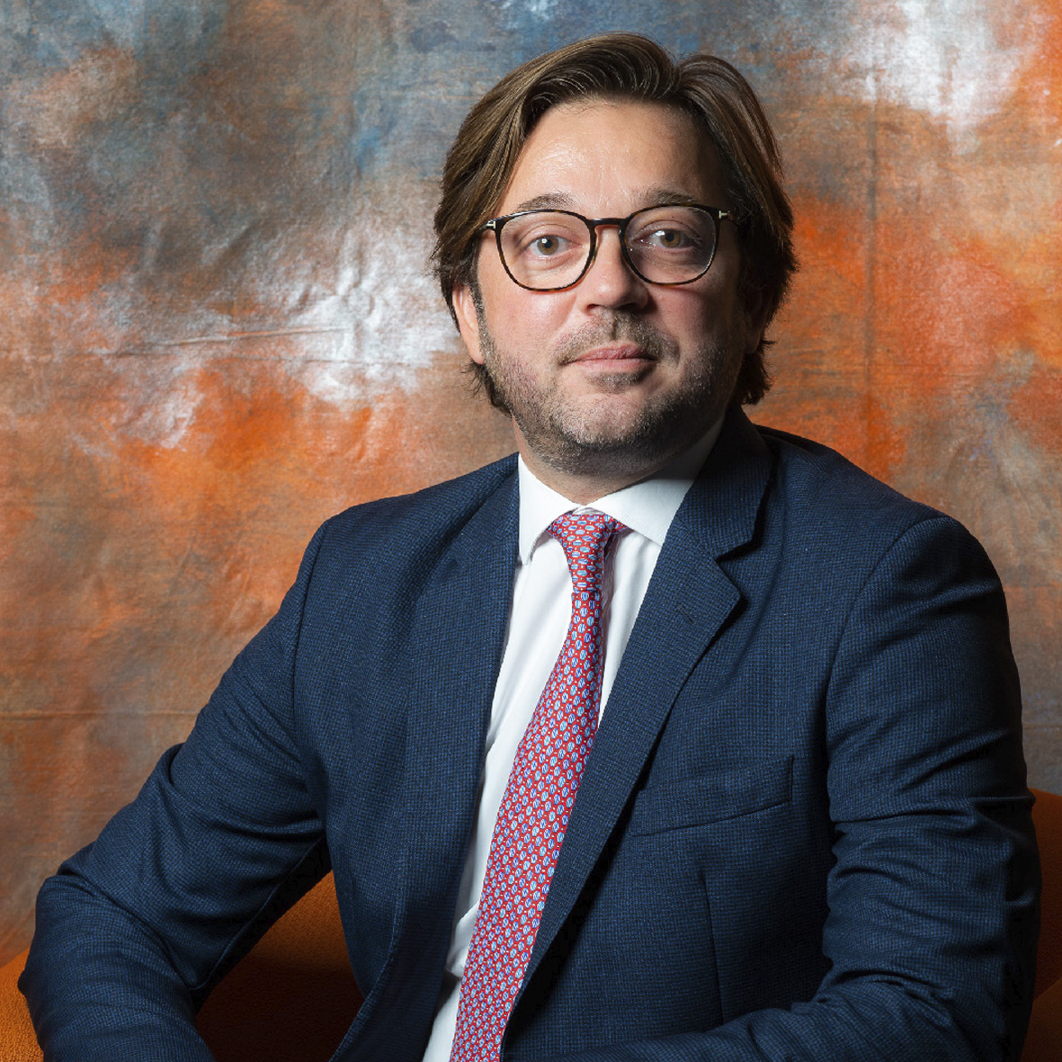 CEO MUA TA